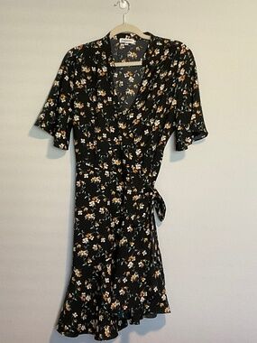 Large Beautiful Floral Wrap Dress NWOT